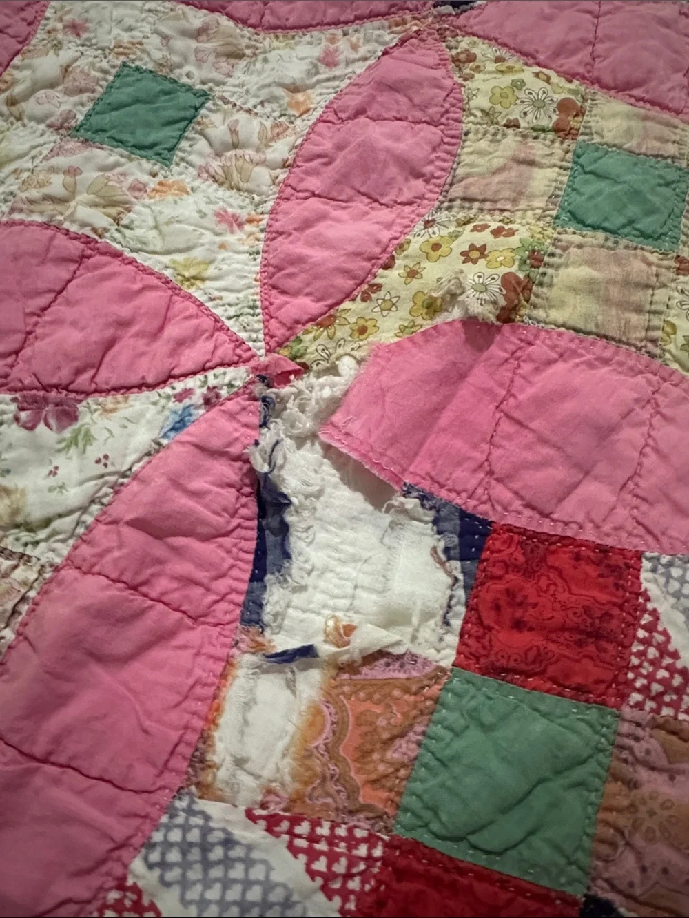 Vintage Patchwork Pink Quilted Throw - Classic Circle Pattern
